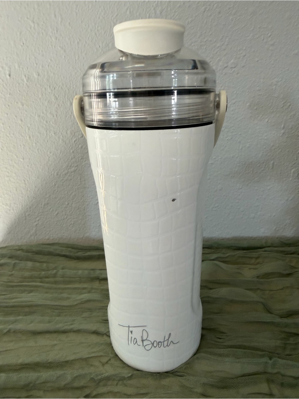 Brumate Special Edition Tia Booth White Croc Multishaker